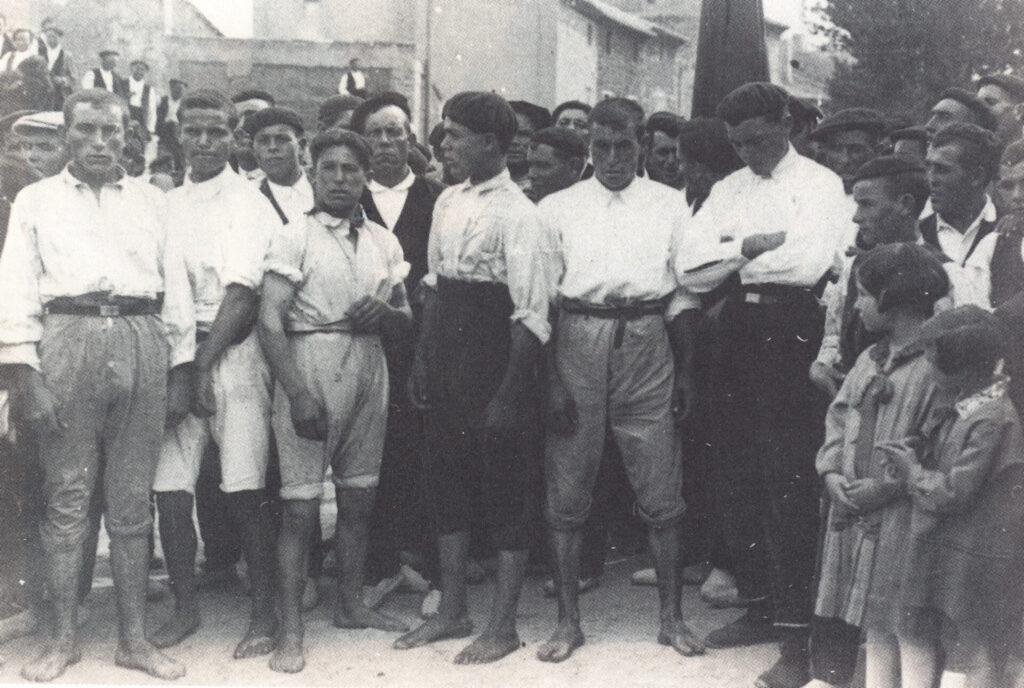 Corredores en Calamocha en 1940./ Familia Layunta
