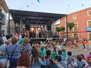 Los Majos y la pregonera protagonizan el chupinazo