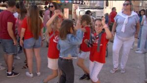 Reencuentros y tradición en las fiestas de Barrachina y Cucalón