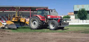 Comienzan los trabajos de renovación del césped en Jumaya